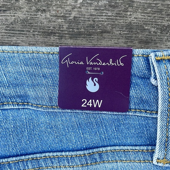 NWT Gloria Vanderbilt Morocco Mid Rise Bermuda Denim Shorts - Picture 6 of 7